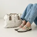 bolso grande y zapatos .webp