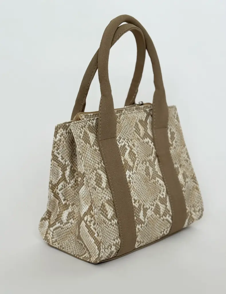 Bolso Cuadrado Tiras Frente