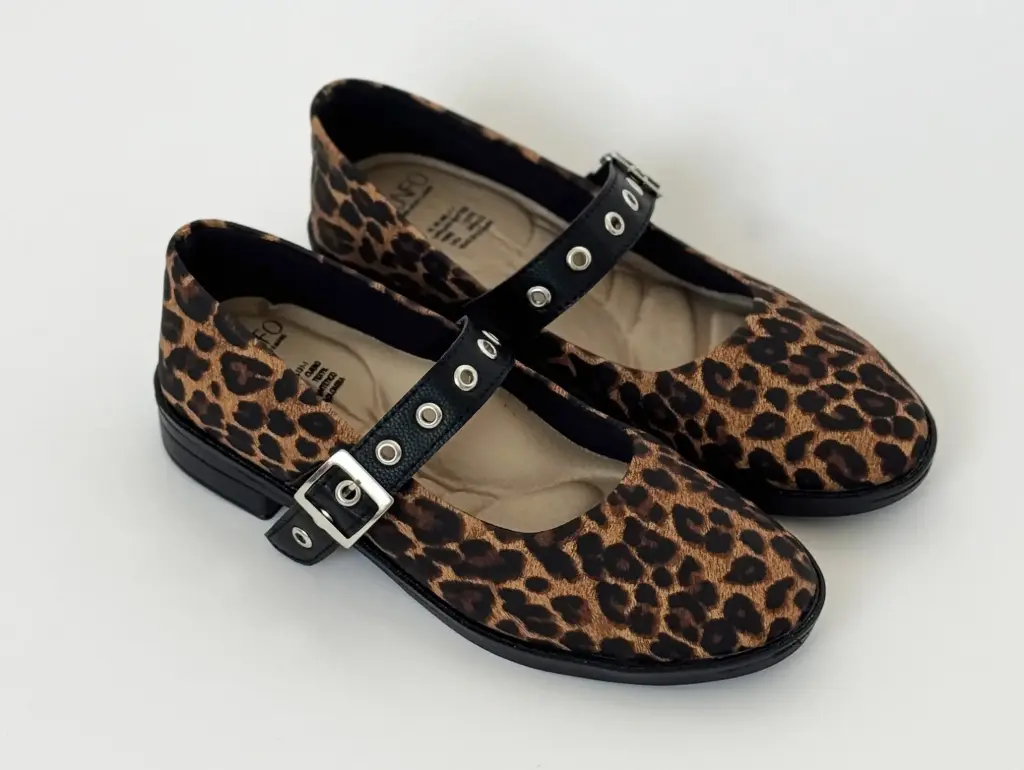 BALETA REDONDA TACHES Y HEBILLA 