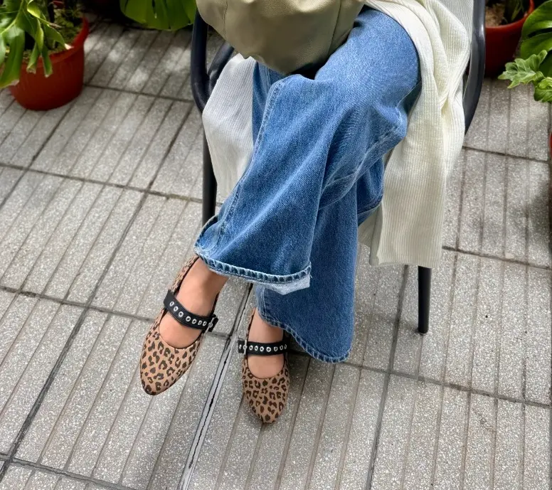 BALETA REDONDA TACHES Y HEBILLA 