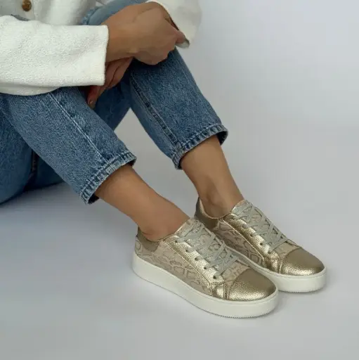 Tenis Puntera Brillo