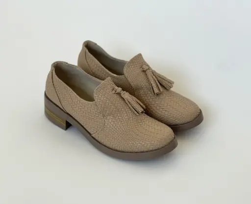 Calzado Cerrado Tacon Medio Penacho